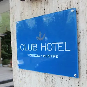 מלון Club, מסטרה